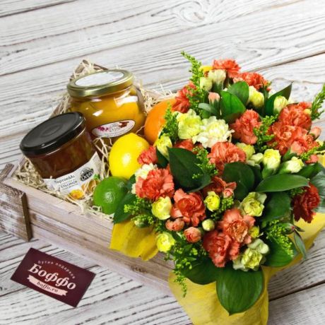 Подарочная композиция из цветов "Цветущая сладкая Греция" со сладостями и фруктами в деревянном ящике