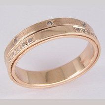 Обручальное кольцо SOKOLOV из золота с алмазной гранью с бриллиантами