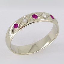 Обручальное кольцо SOKOLOV из белого золота с бриллиантами и рубинами