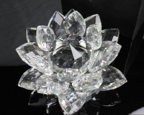 Кристалл лотос белый стеклянный 9 см (0,2 кг)