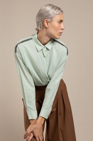 Блузка с декоративной тесьмой по плечам VASSA&Co