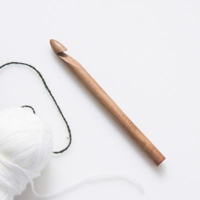 Инструмент для вязания Holy Polly 10000057 Деревянный крючок "Bamboo", 15 мм