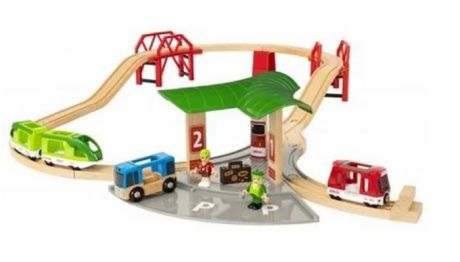 Железные дороги Brio Игровой набор с автовокзалом, 2 мостами и ж/д