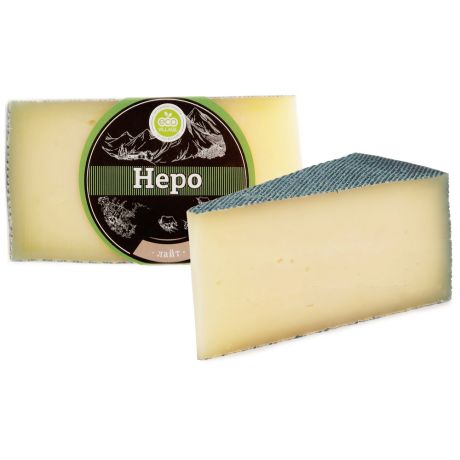 Сыр полутвердый Eco Village Неро Лайт 20% 0.2-0.3 кг