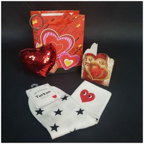 Носки "Сердечки" Подарочный набор" р-р 36-41/ День Святого Валентина/пакетик, брелок, валентинка, носки