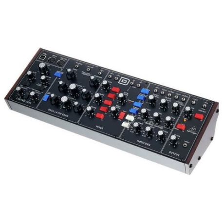 Аналоговый синтезатор Behringer Model D