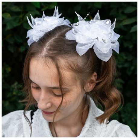Большие праздничные школьные банты для волос для девочки в форме цветка 2 шт. на резинке, с блестящими каплями белые