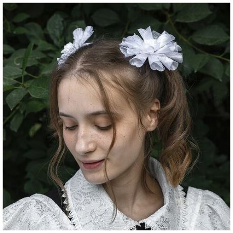 Детские школьные банты для волос цветок 2 шт. на резинке для девочки на 1 сентября, цветок двойной белый