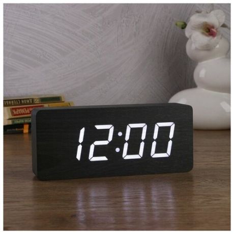 Часы-будильник электронные, с термометром, белые цифры, 15х4х7 см