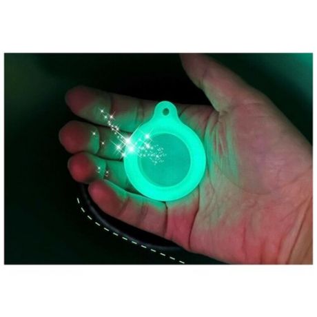 Силиконовый флуоресцентный (светящийся в темноте) чехол-брелок с карабином для трекера Apple AirTag, GI&A AIR Case, зеленый