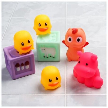 Набор игрушек для купания Крошка Я "Малыши с кубиками", с пищалкой, 7 шт