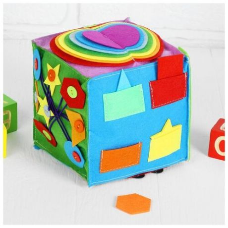 Развивающая игрушка Школа талантов Бизикубик "Изучаем цвета и формы" 15*15 см (4019427)