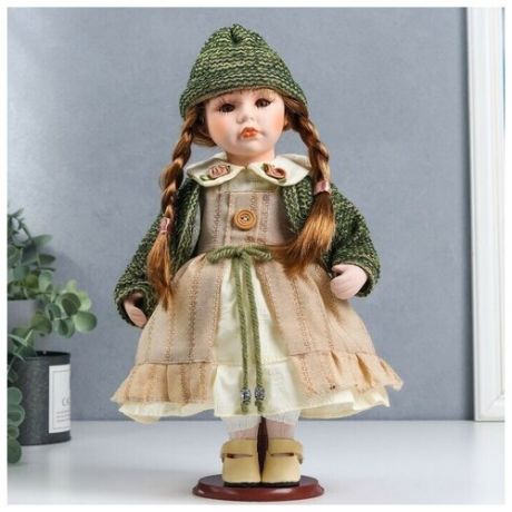 Кукла коллекционная керамика Василиса в бежевом платье, зеленом жакете 30 см