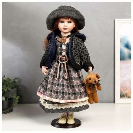 Кукла коллекционная керамика "Инга в сером платье с розовым" 60 см