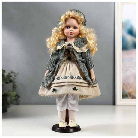 Кукла коллекционная керамика "Оля в бежевом платье и зелёном пальто" 40 см