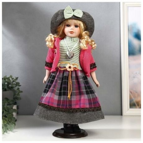Кукла коллекционная керамика "Блондинка с кудрями, розовый пиджак и клетка" 40 см 5483259 .