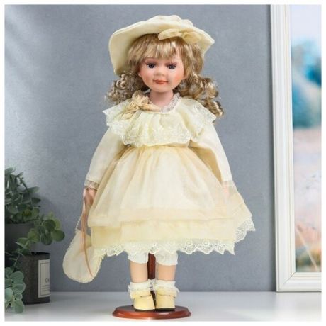 Кукла коллекционная керамика "Таечка в сливочном платье с кружевом, с сумкой" 40 см