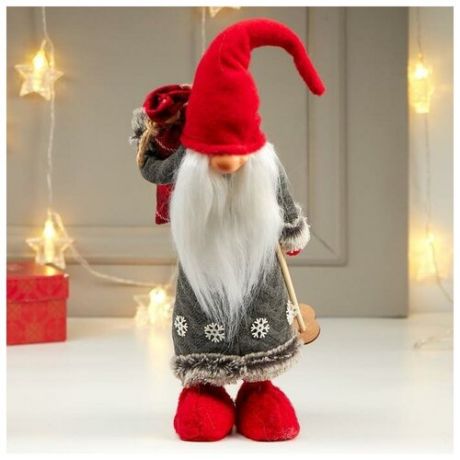 Кукла интерьерная "Дедушка Мороз с мешком подарков и лыжными палками" 40х14х16 см