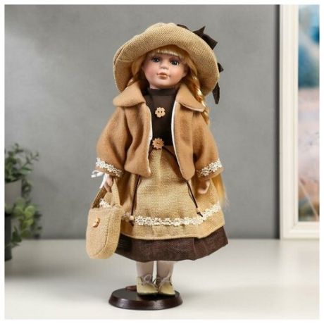 Кукла коллекционная керамика "Полина в бежевом платье и курточке" 40 см 4822728 .