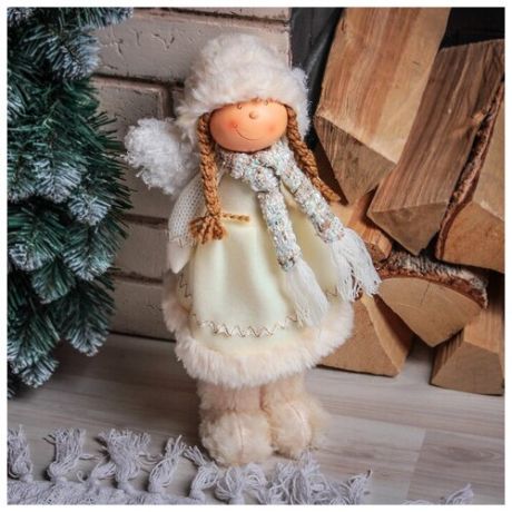 Кукла интерьерная "Девочка-ангелочек в меховых валенках" 40 см