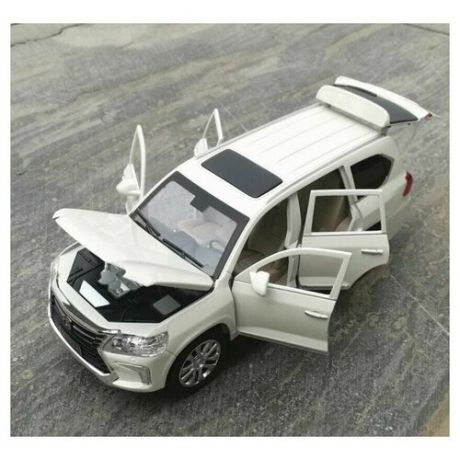 Коллекционная модель автомобиля Лексус LX570 белый ( металл, свет, звук)