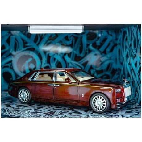 Масштабная модель автомобиля Rolce Royce Phantom в масштабе 1/24