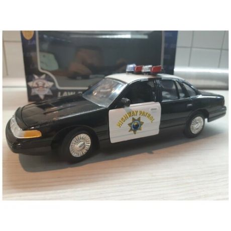 Коллекционная модель Ford Crown Victoria Police Highway Patrol, масштаб 1:24