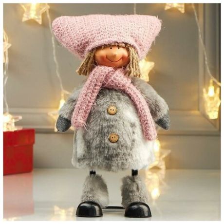 Кукла интерьерная "Девочка в розовой шапке с ушками и белой шубке" 27х10х17 см