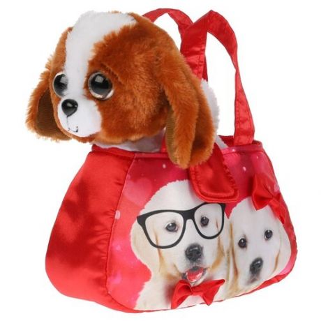 Мягкая игрушка Мой питомец Собачка в красной сумочке с принтом, 18 см