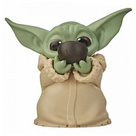 Фигурка Hasbro Star Wars: The Mandalorian - Baby Yoda Sipping Soup F1218, 5.6 см