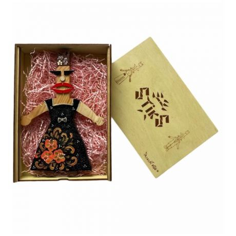 Детская игрушка деревянная девочка в подарочной упаковкой