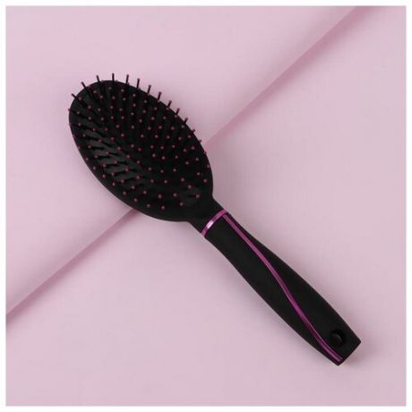 Расчёска массажная, прорезиненная ручка, 7 x 25 см, цвет чёрный/розовый