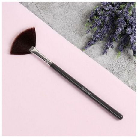 Кисть для макияжа «Brush GRAPHITE», веерная, 20 см, цвет серый