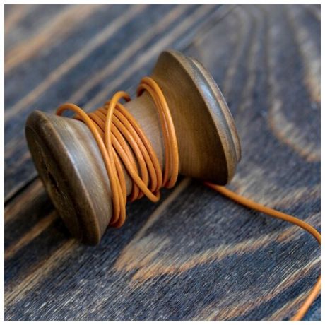 Шнур кожаный круглый 1.5 мм 3 метра для шитья / рукоделия / браслетов, цвет оранжевый