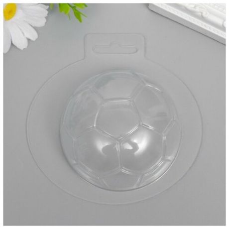 Пластиковая форма "Футбольный мяч" d-8 см
