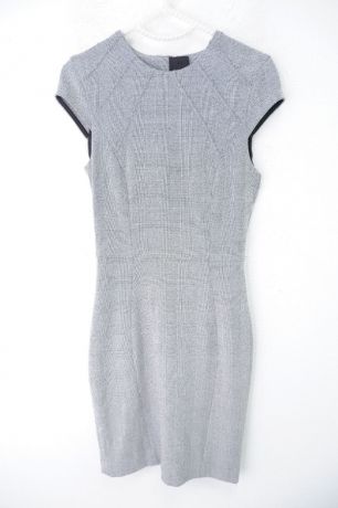 Платье H&M с коротким рукавом 36 размер
