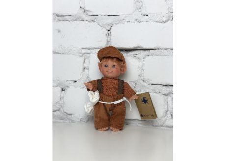 Куклы и одежда для кукол Lamagik S.L. Кукла Джестито Домовёнок мальчик в коричневом комбинезоне и кепочке 18 см
