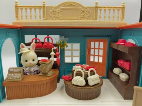 Кукольные домики и мебель Sharktoys Koala Town Кукольный домик с мебелью и куклой фигуркой животного Магазин бутик