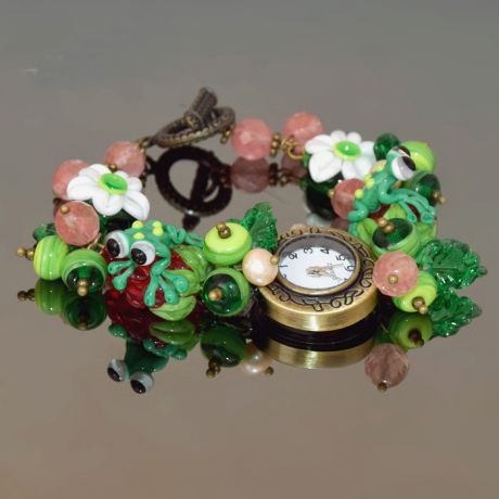 Часы из муранского стекла ручной работы "Лягушата"